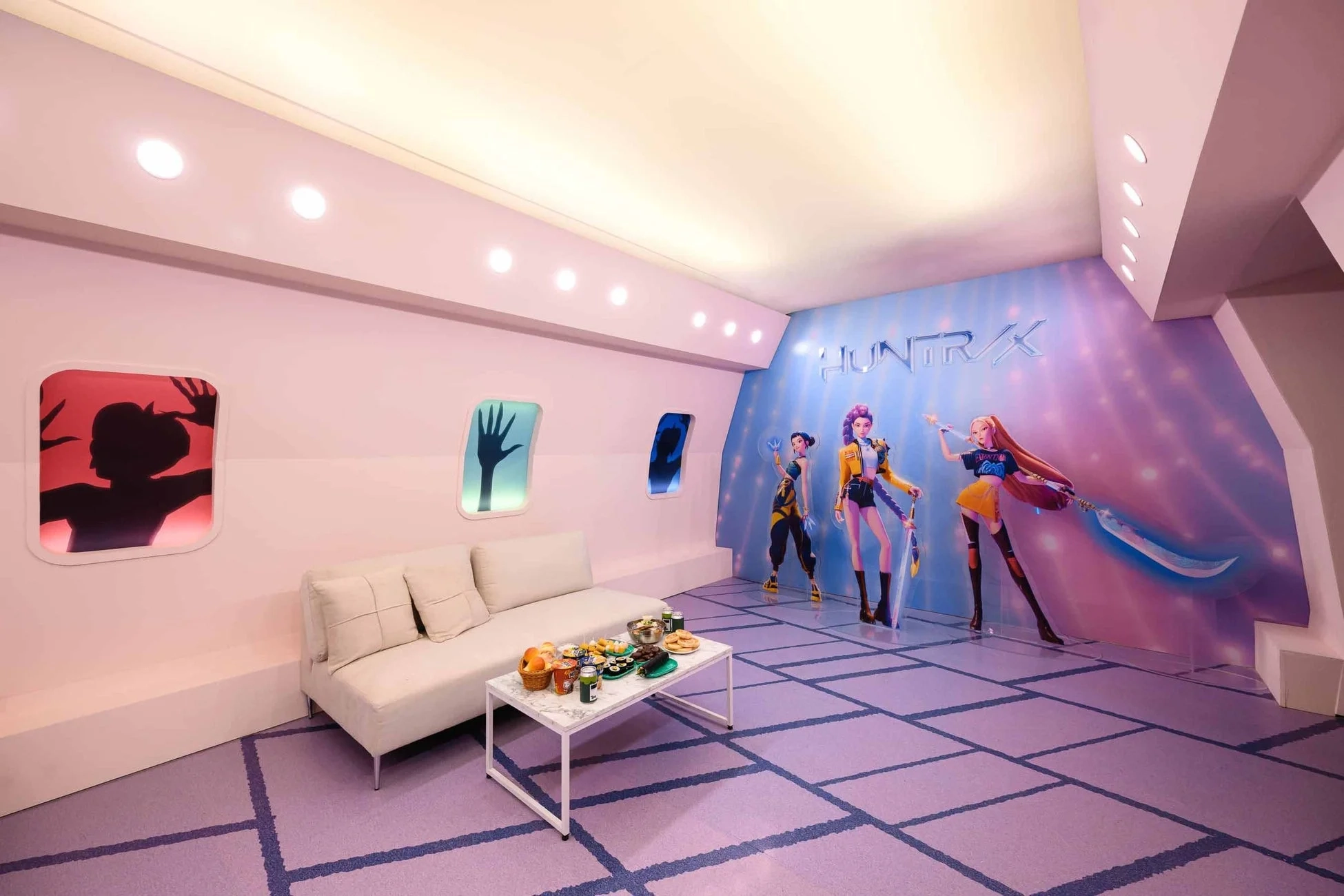 未来的なイベントスペース/飛行機内装風